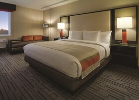 DoubleTree by Hilton Bristol Connecticut