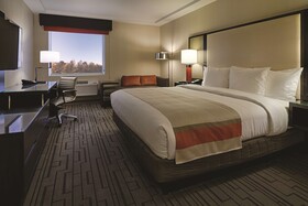 DoubleTree by Hilton Bristol Connecticut