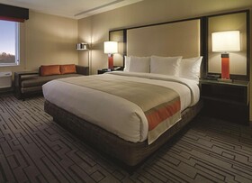 DoubleTree by Hilton Bristol Connecticut