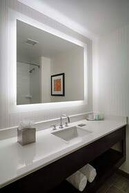 DoubleTree by Hilton Bristol Connecticut