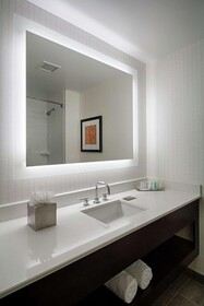 DoubleTree by Hilton Bristol Connecticut