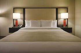 DoubleTree by Hilton Bristol Connecticut