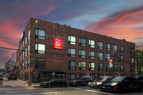 Red Roof PLUS+ Brooklyn - 3rd Ave