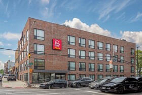 Red Roof PLUS+ Brooklyn - 3rd Ave