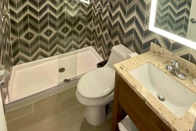 Super 8 by Wyndham Brooklyn Williamsburg