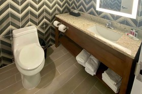 Super 8 by Wyndham Brooklyn Williamsburg