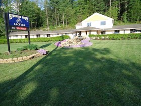 Hitching Post Country Motel