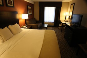 Holiday Inn Express Hotel & Suites Danbury I-84
