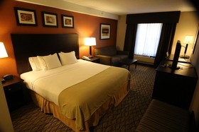 Holiday Inn Express Hotel & Suites Danbury I-84