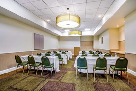 La Quinta Inn & Suites by Wyndham Danbury