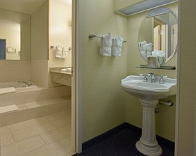 Maron Hotel & Suites