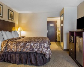 Rodeway Inn & Suites East Windsor