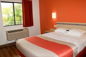 Motel 6 Hartford-Enfield