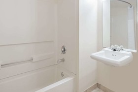 Days Inn & Suites by Wyndham Groton Near the Casinos