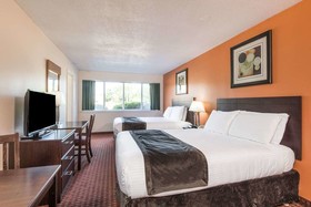 Days Inn & Suites by Wyndham Groton Near the Casinos