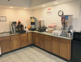 Super 8 by Wyndham Groton