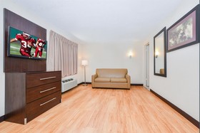 Red Roof PLUS+ & Suites Guilford