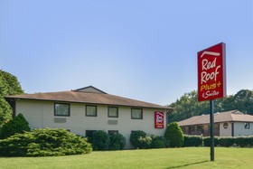 Red Roof PLUS+ & Suites Guilford