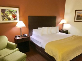 Clarion Hotel & Suites Hamden-New Haven