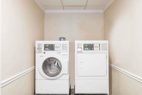 Days Inn by Wyndham Hartford/Closest Downtown