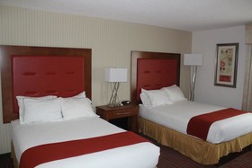 Holiday Inn Express & Suites Milford