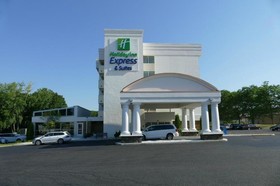 Holiday Inn Express & Suites Milford