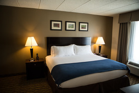 Holiday Inn Express & Suites Milford