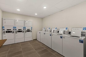 Everhome Suites Portsmouth - Newington