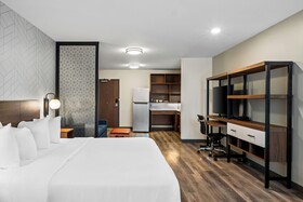 Everhome Suites Portsmouth - Newington