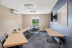 Everhome Suites Portsmouth - Newington