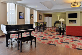 Holiday Inn New London North