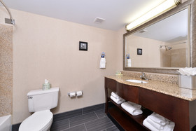 Holiday Inn New London North