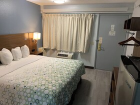 HomeTowne Studios By Red Roof Mystic - New London