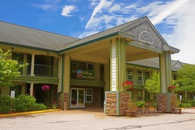 Hilltop Inn & Suites