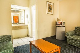 Red Carpet Inn Norwalk