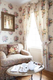 Bee and Thistle Inn and Lounge