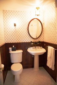 Bee and Thistle Inn and Lounge