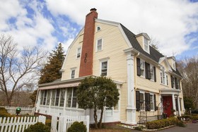 Bee and Thistle Inn and Lounge