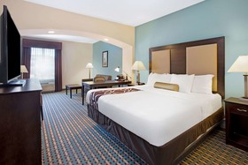 La Quinta Inn & Suites by Wyndham Stonington-Mystic Area