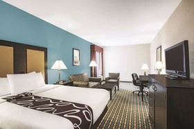 La Quinta Inn & Suites by Wyndham Stonington-Mystic Area