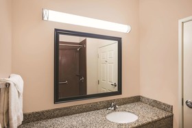 La Quinta Inn & Suites by Wyndham Stonington-Mystic Area