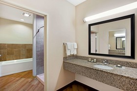 La Quinta Inn & Suites by Wyndham Stonington-Mystic Area