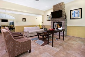 La Quinta Inn & Suites by Wyndham Stonington-Mystic Area