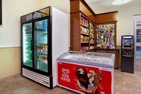 La Quinta Inn & Suites by Wyndham Stonington-Mystic Area