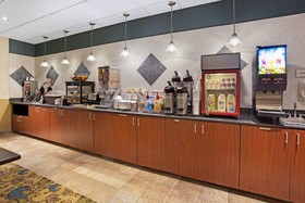 La Quinta Inn & Suites by Wyndham Stonington-Mystic Area
