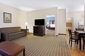 La Quinta Inn & Suites by Wyndham Stonington-Mystic Area