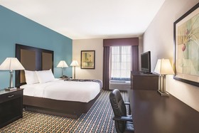 La Quinta Inn & Suites by Wyndham Stonington-Mystic Area