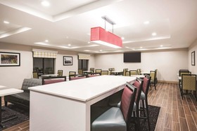 La Quinta Inn & Suites by Wyndham Norwich-Plainfield-Casino
