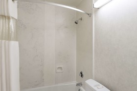 Howard Johnson by Wyndham Hartford South – Rocky Hill