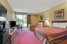 Super 8 by Wyndham Hartford South - Rocky Hill